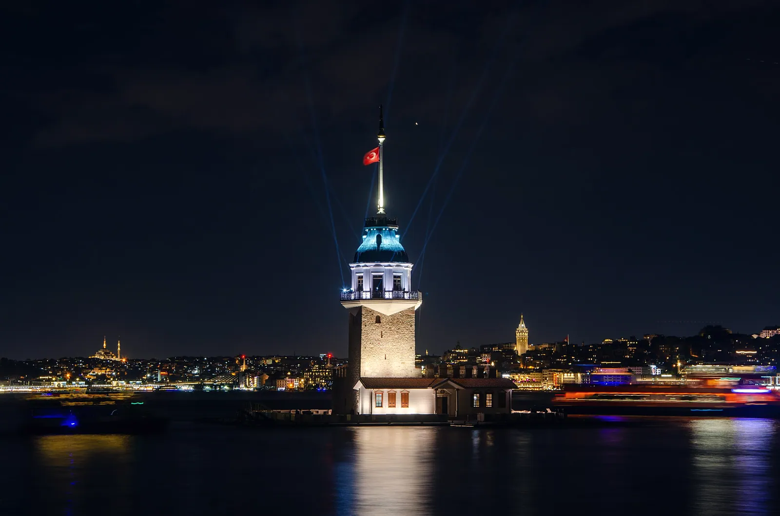 Gece Kız Kulesi ve İstanbul